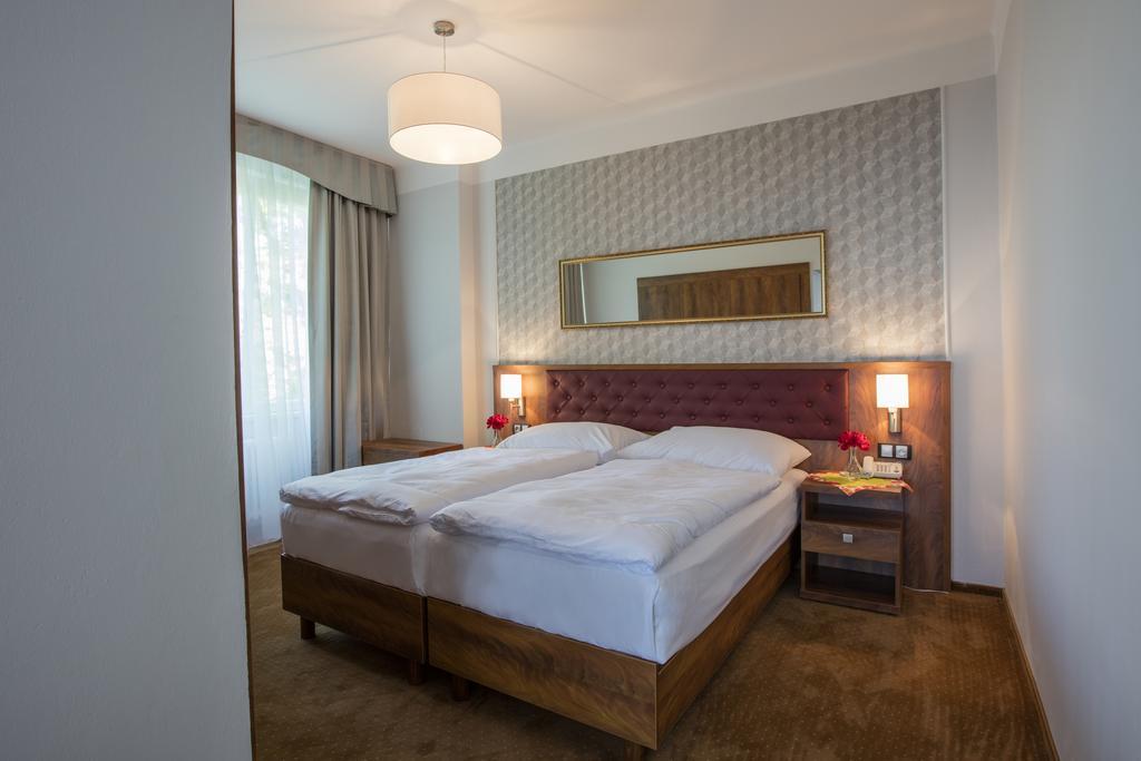Hotel Bellevue Tlapak Poděbrady Eksteriør bilde